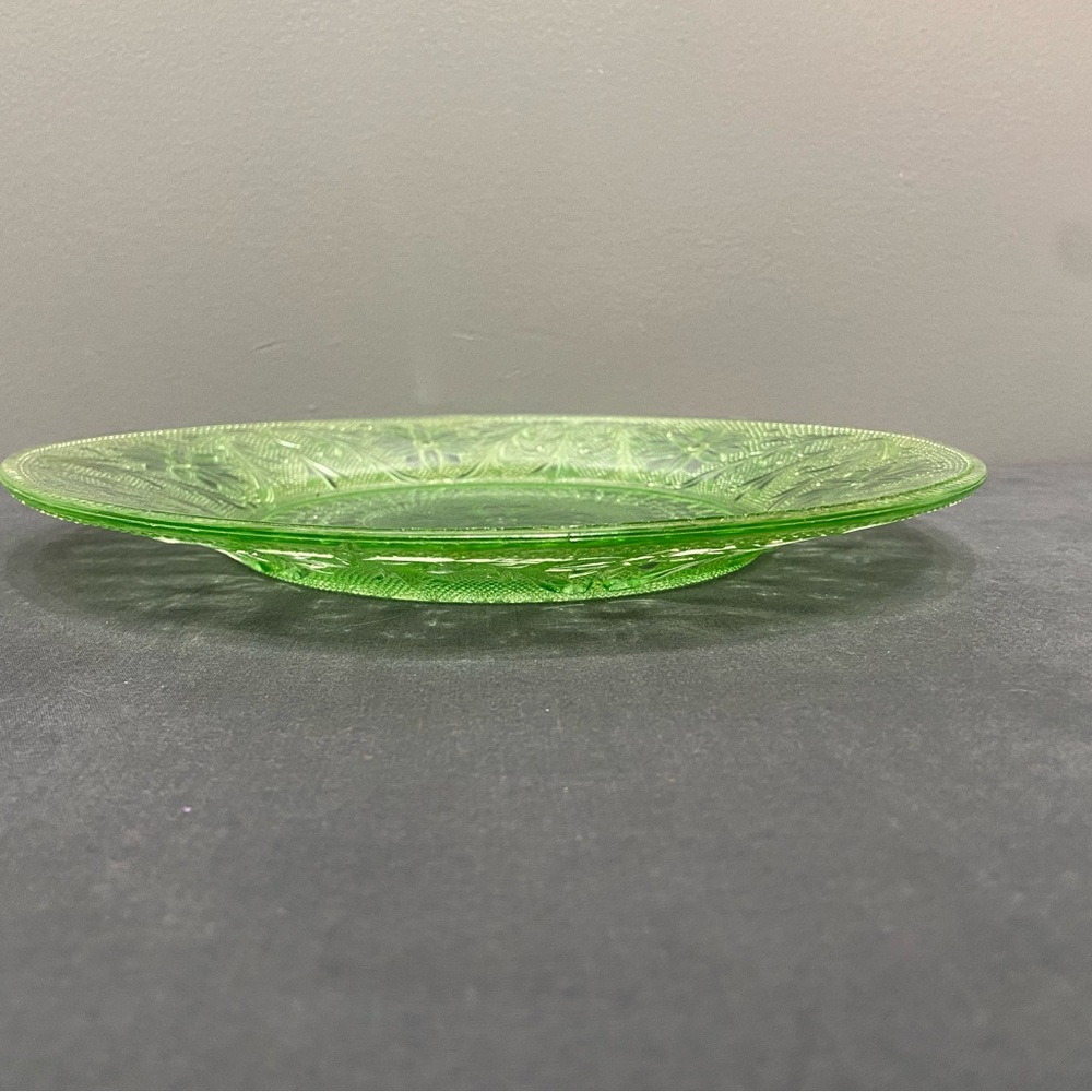 Vintage Uranium Tiara INDIANA GLASS Chantilly Green 10" Dinner Plate Replacement - Picture 6 of 17